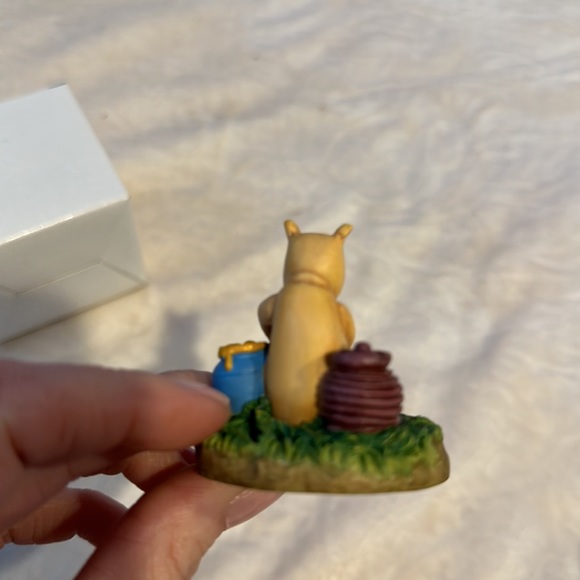 Lenox Winnie the Pooh Thimble collection figurine - Picture 5 of 7